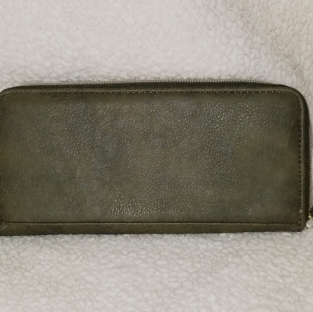 Womans Wallet - Picture 2 of 3